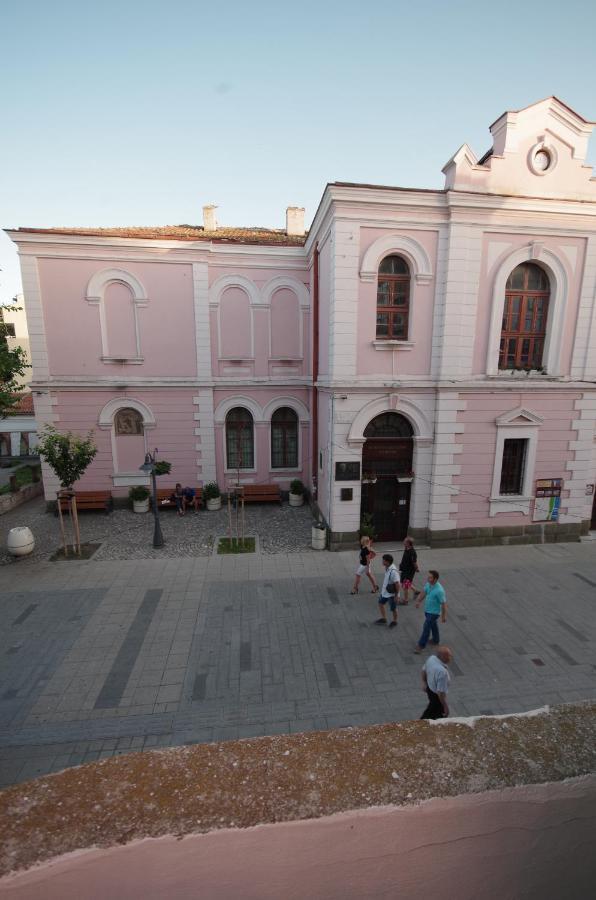 The White Apartment - Bogoridi Main Street Burgas City Exterior foto